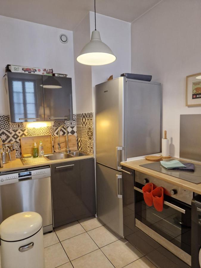 2 Pieces Dans Le Centre Avec Petite Terrasse 3*** Appartement Marseilles Buitenkant foto