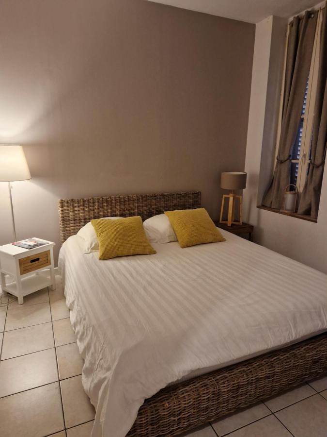 2 Pieces Dans Le Centre Avec Petite Terrasse 3*** Appartement Marseilles Buitenkant foto