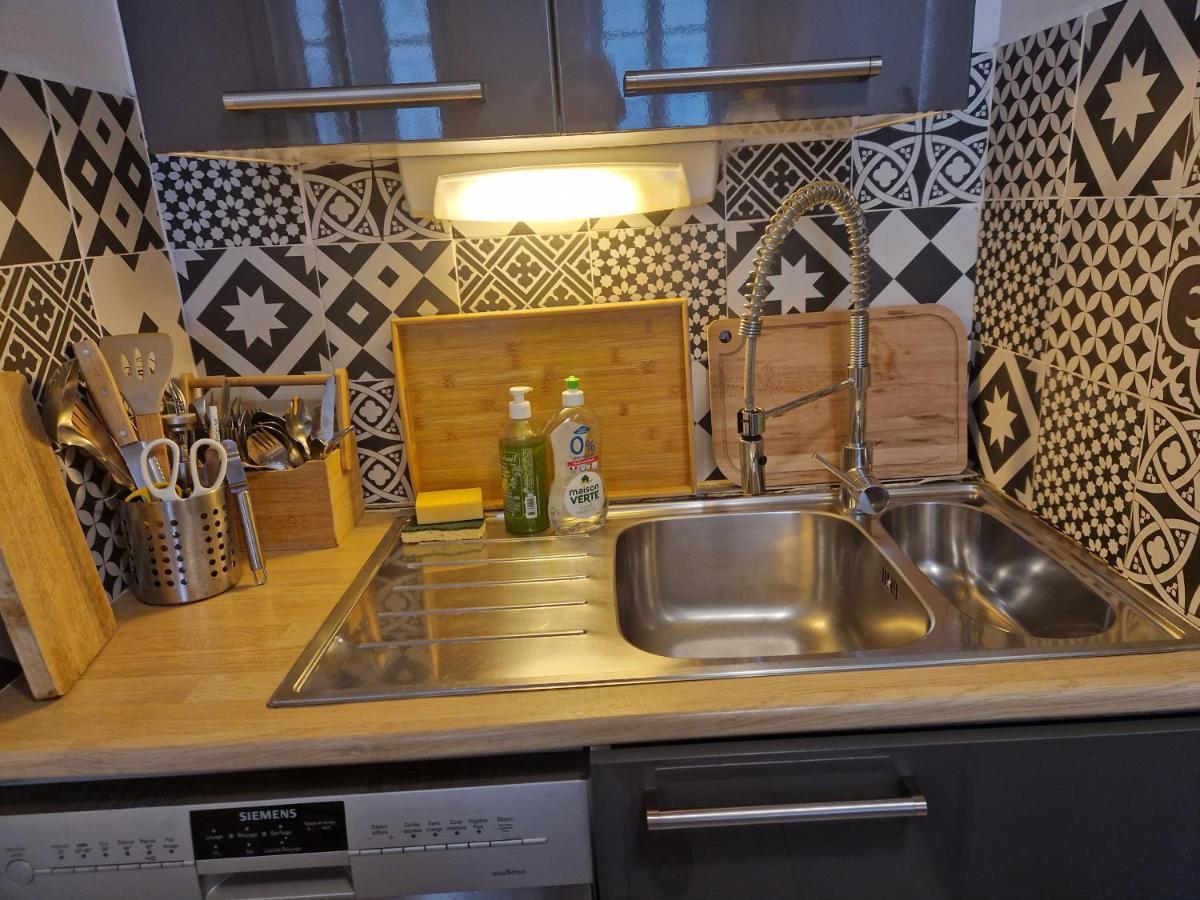 2 Pieces Dans Le Centre Avec Petite Terrasse 3*** Appartement Marseilles Buitenkant foto