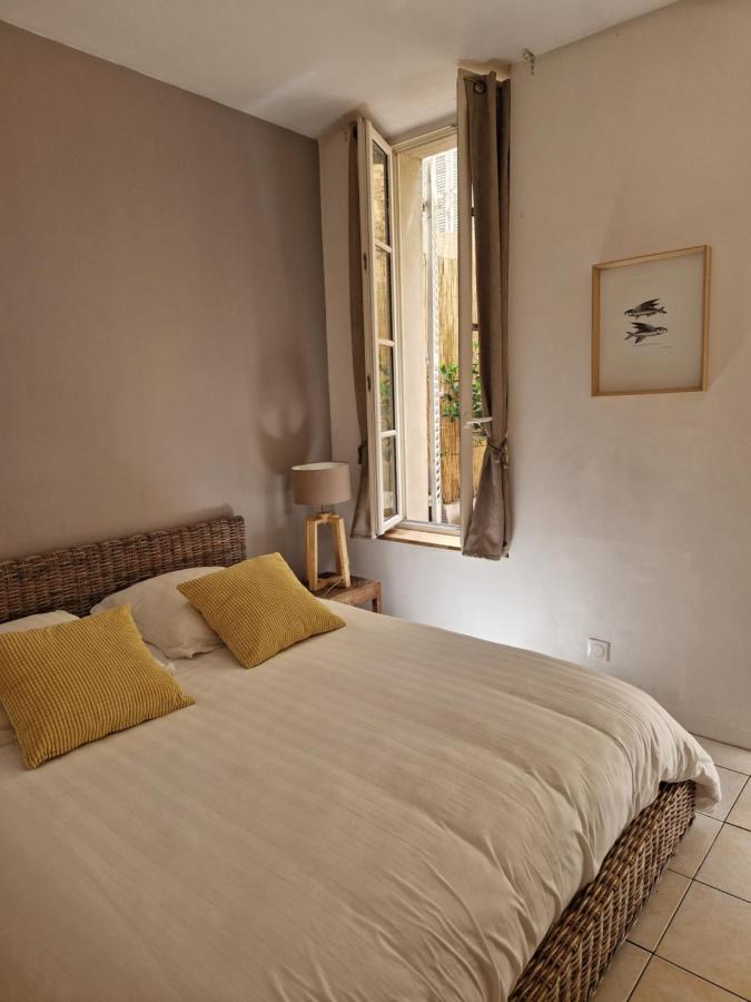 2 Pieces Dans Le Centre Avec Petite Terrasse 3*** Appartement Marseilles Buitenkant foto