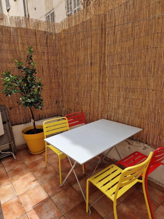 2 Pieces Dans Le Centre Avec Petite Terrasse 3*** Appartement Marseilles Buitenkant foto